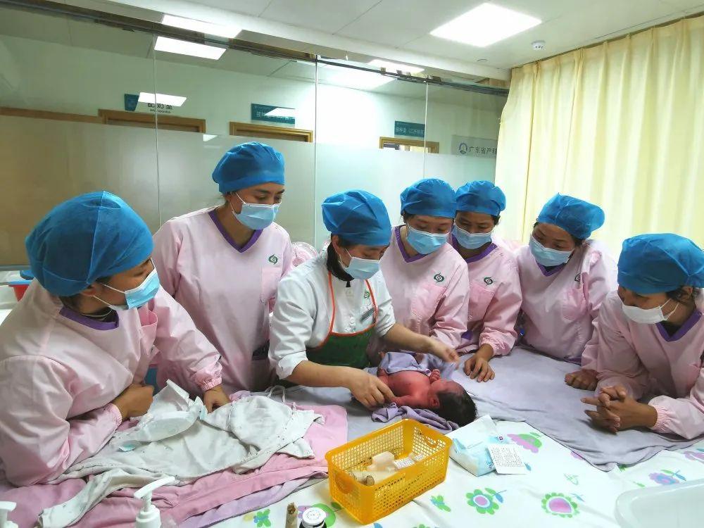 商洛妇婴监护型护送